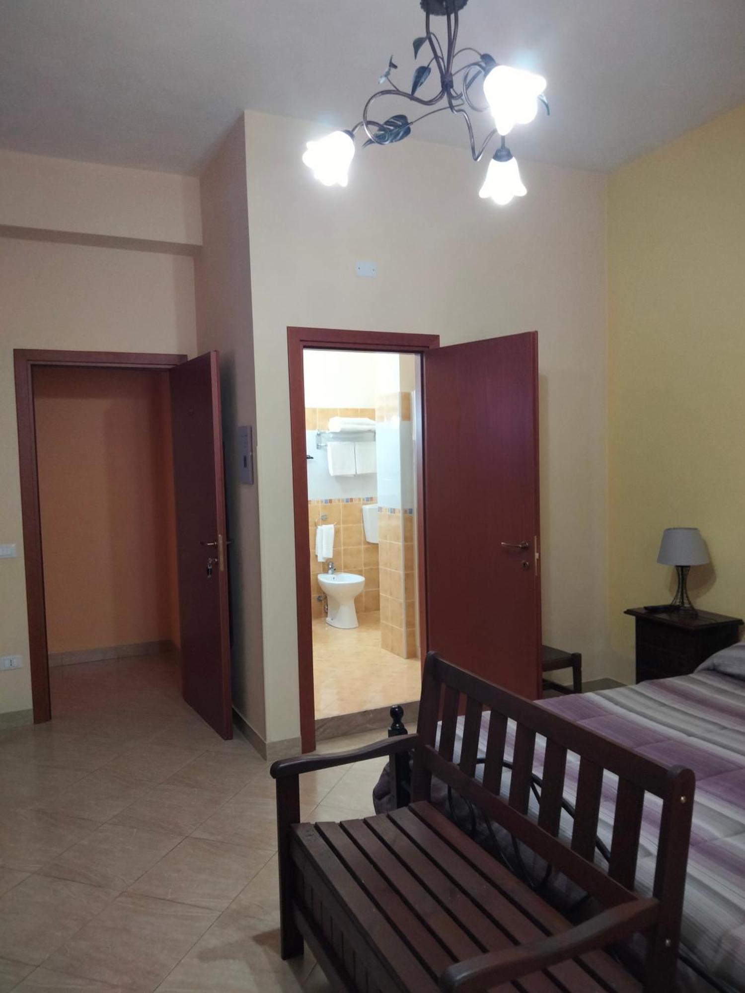 The Best Rooms & Apartments - Parcheggia Gratis Sotto Casa Ed Entra - Mazara del Vallo Extérieur photo
